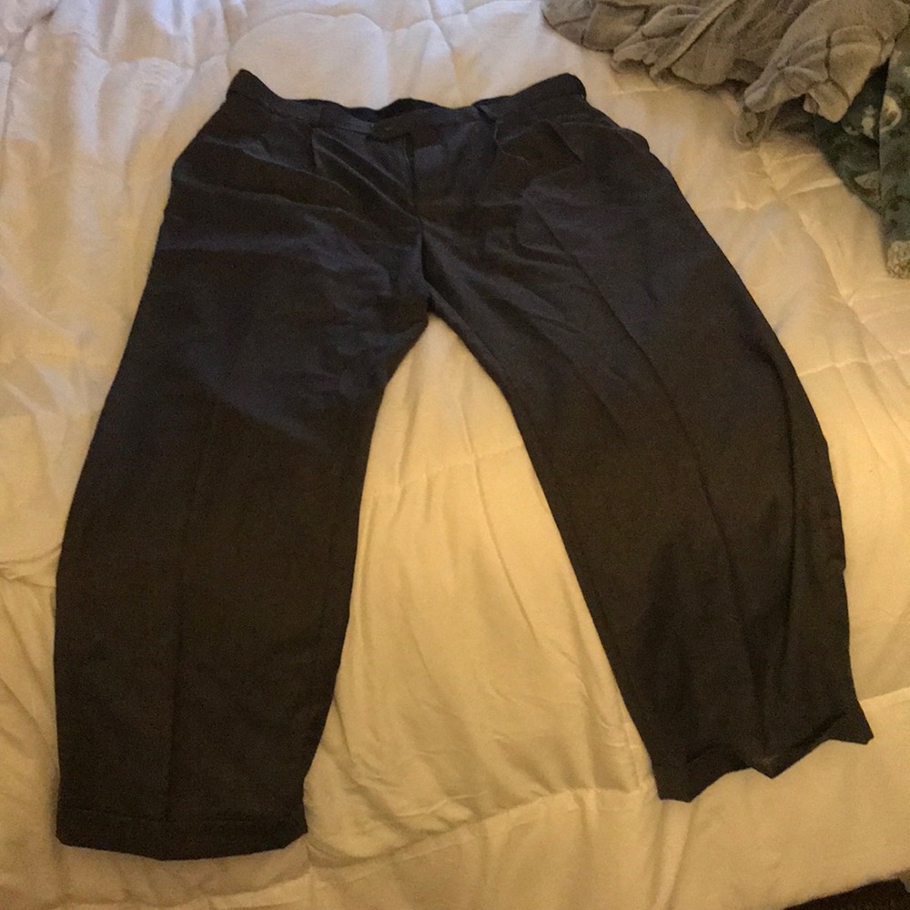 Men’s Croft & Barrow gray pleated dress pants
